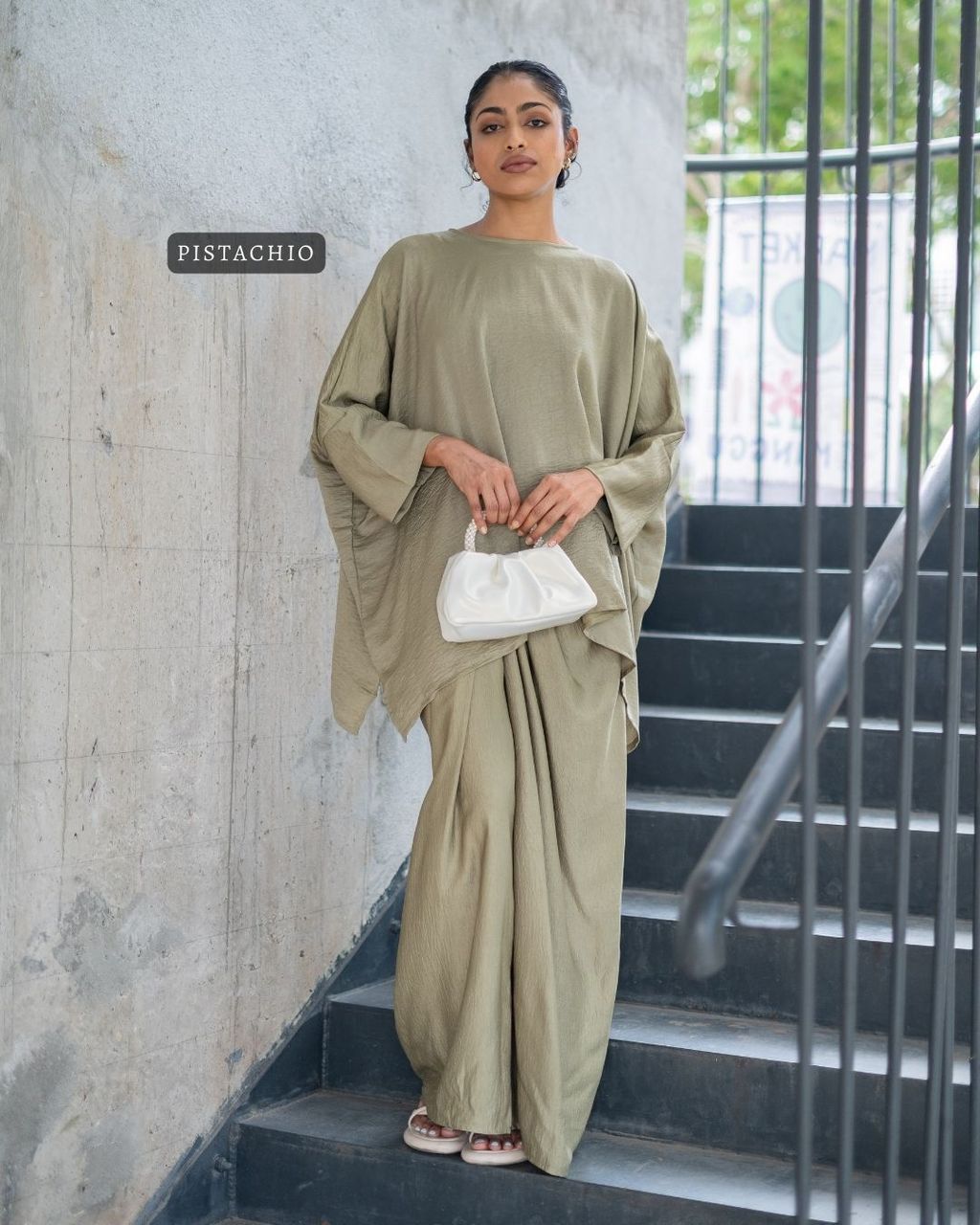 haura-wear-indah-skirt-set-sulam-embroidery-pario-klasik-tradisional-mini kebaya-fabrik eyelet-raya-muslimah-long-sleeve-baju-skirt-kain-perempuan-baju-sepasang (9)