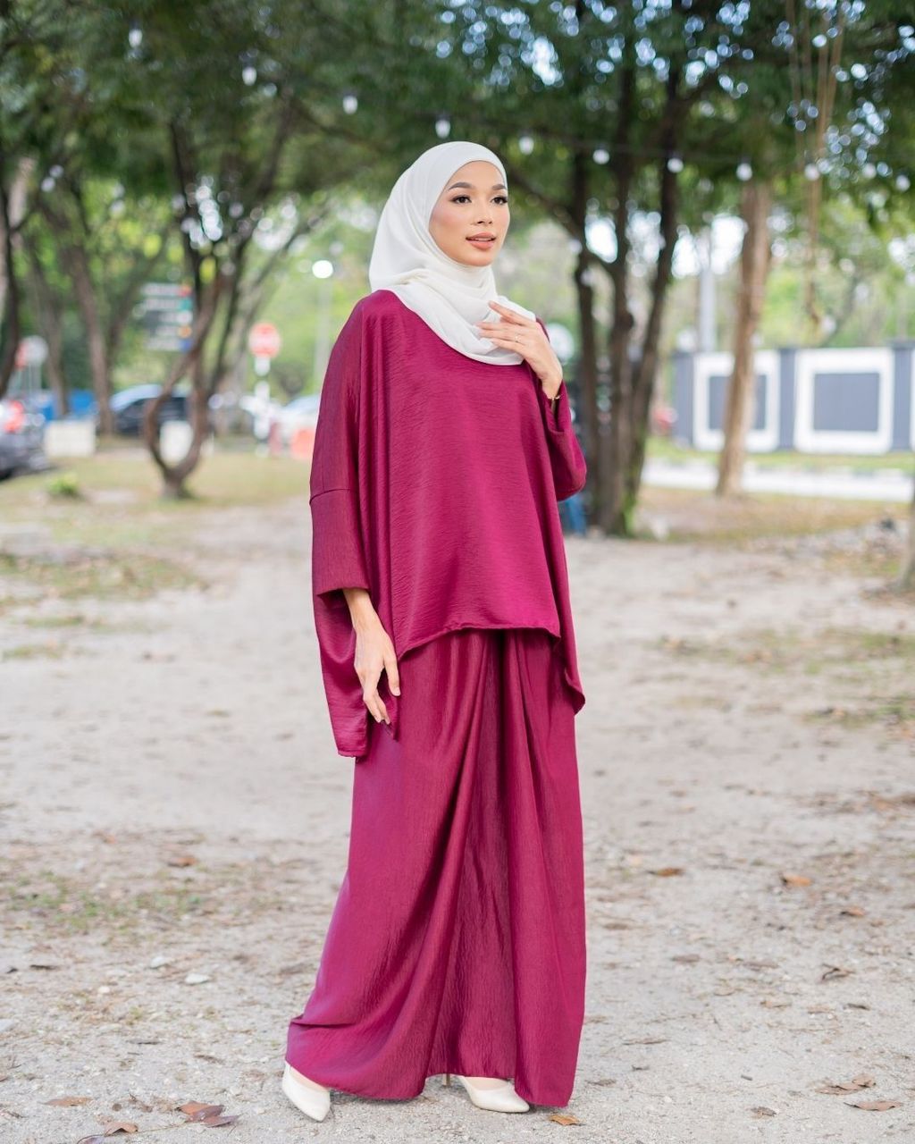 haura-wear-indah-skirt-set-sulam-embroidery-pario-klasik-tradisional-mini kebaya-fabrik eyelet-raya-muslimah-long-sleeve-baju-skirt-kain-perempuan-baju-sepasang (24)