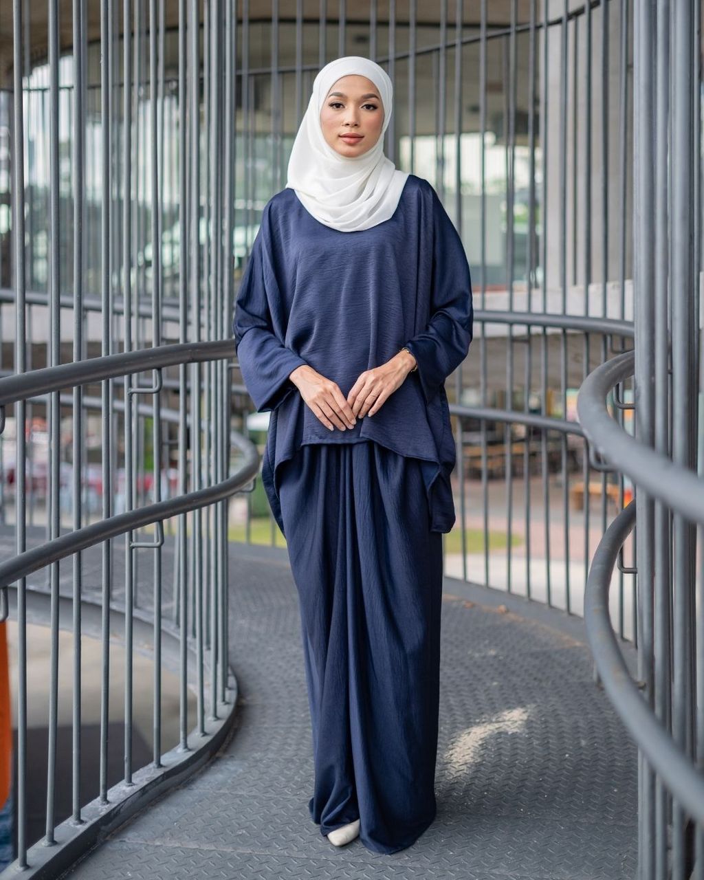 haura-wear-indah-skirt-set-sulam-embroidery-pario-klasik-tradisional-mini kebaya-fabrik eyelet-raya-muslimah-long-sleeve-baju-skirt-kain-perempuan-baju-sepasang (19)