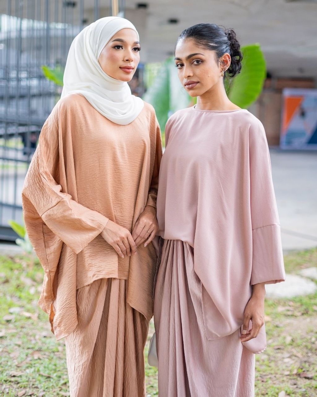 haura-wear-indah-skirt-set-sulam-embroidery-pario-klasik-tradisional-mini kebaya-fabrik eyelet-raya-muslimah-long-sleeve-baju-skirt-kain-perempuan-baju-sepasang (13)