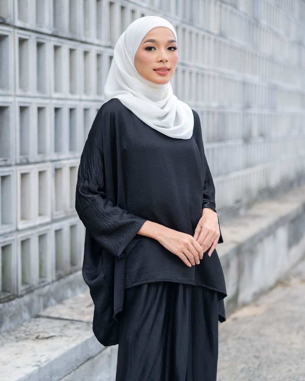 haura-wear-indah-skirt-set-sulam-embroidery-pario-klasik-tradisional-mini kebaya-fabrik eyelet-raya-muslimah-long-sleeve-baju-skirt-kain-perempuan-baju-sepasang (30)