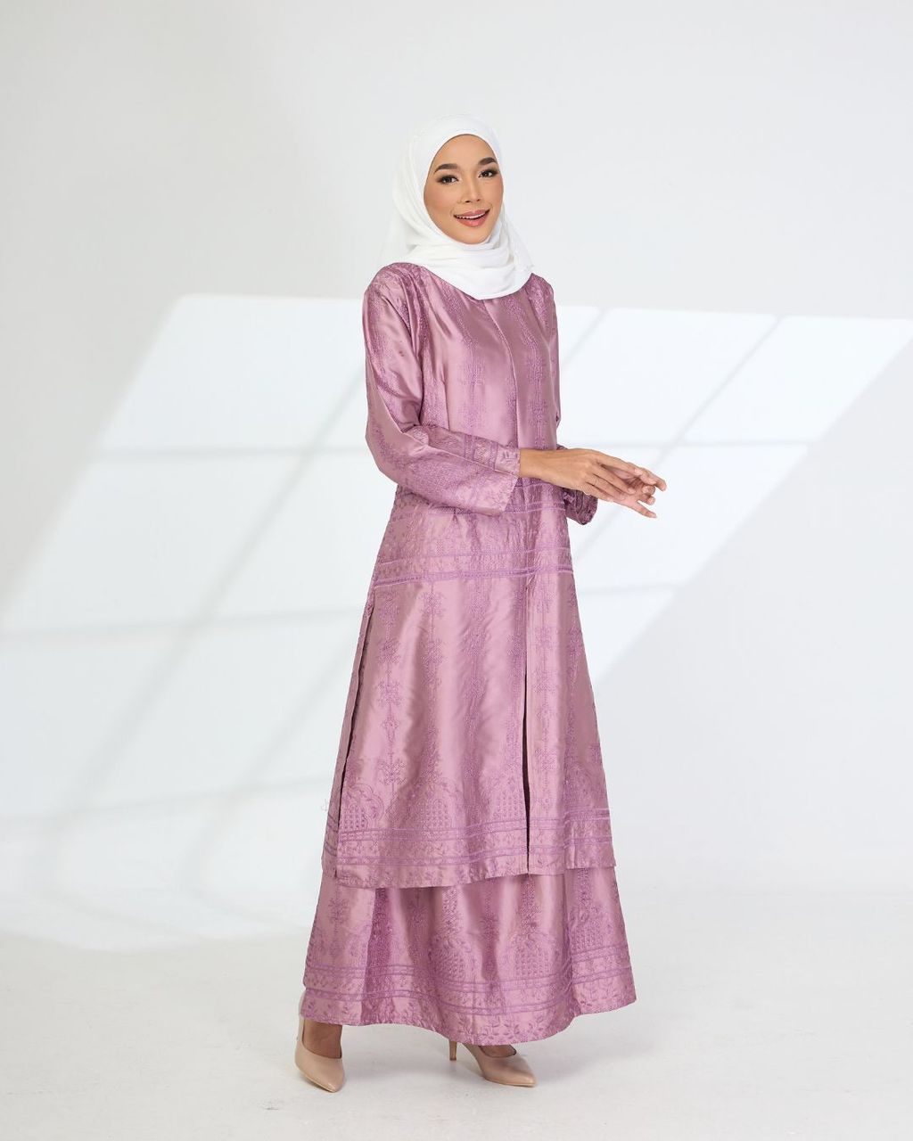 haura-wear-malikha-skirt-set-sulam-embroidery-pario-klasik-tradisional-mini kebaya-fabrik eyelet-raya-muslimah-long-sleeve-baju-skirt-kain-perempuan-baju-sepasang (12)