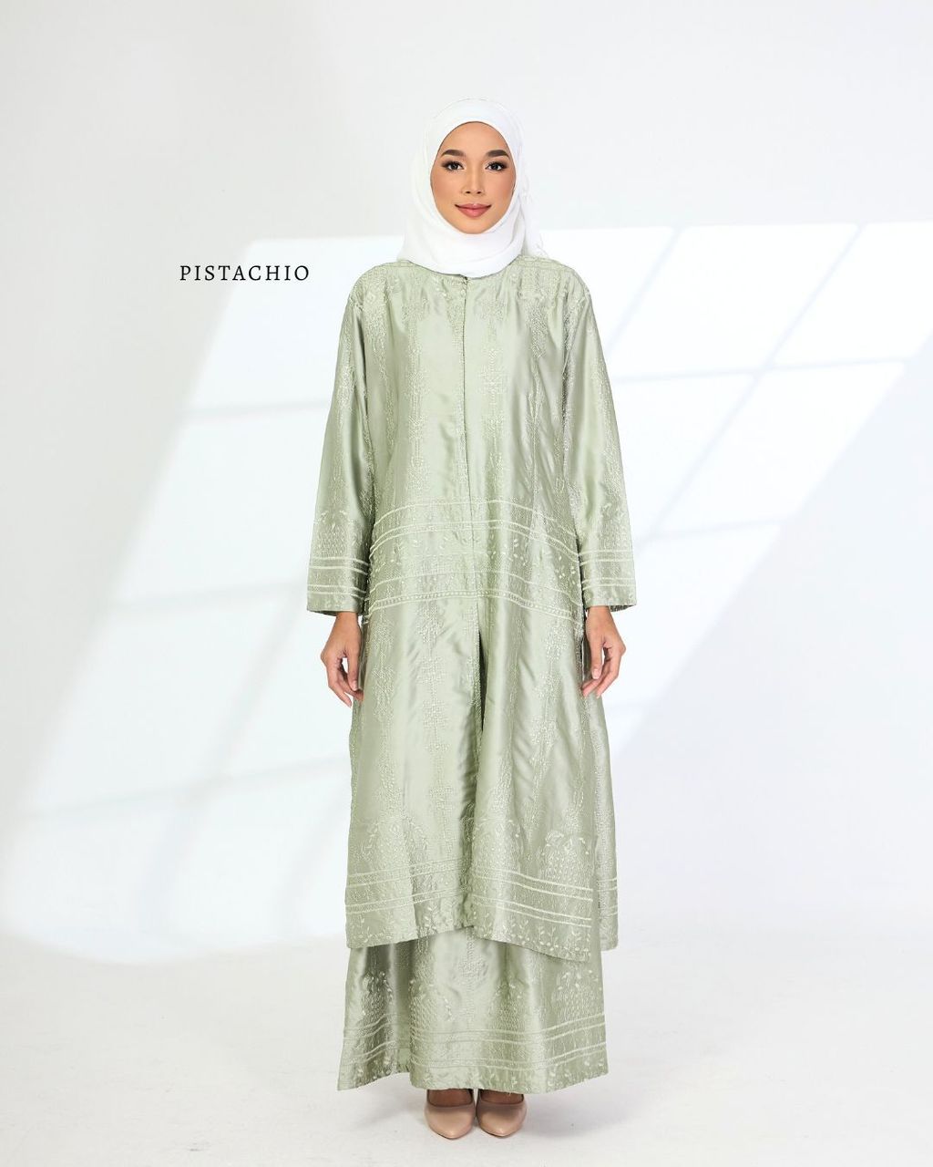 haura-wear-malikha-skirt-set-sulam-embroidery-pario-klasik-tradisional-mini kebaya-fabrik eyelet-raya-muslimah-long-sleeve-baju-skirt-kain-perempuan-baju-sepasang (3)