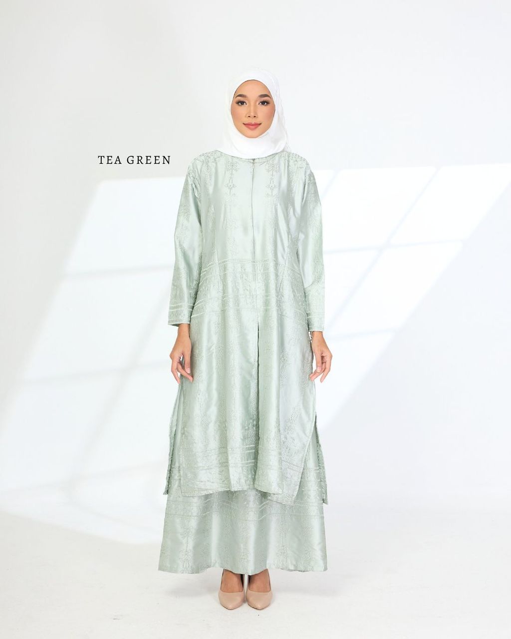 haura-wear-malikha-skirt-set-sulam-embroidery-pario-klasik-tradisional-mini kebaya-fabrik eyelet-raya-muslimah-long-sleeve-baju-skirt-kain-perempuan-baju-sepasang (4)