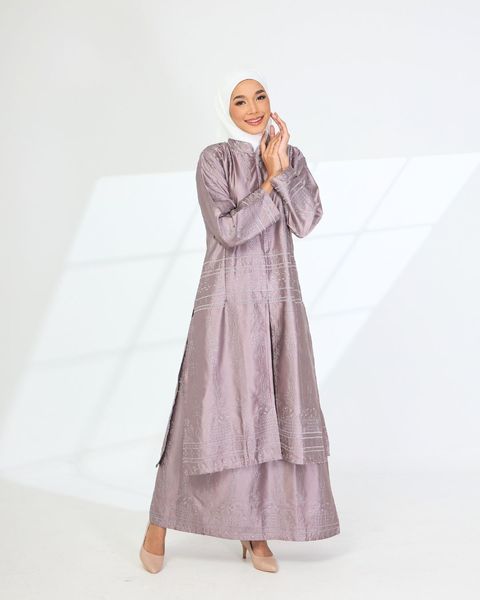 haura-wear-malikha-skirt-set-sulam-embroidery-pario-klasik-tradisional-mini kebaya-fabrik eyelet-raya-muslimah-long-sleeve-baju-skirt-kain-perempuan-baju-sepasang (2)