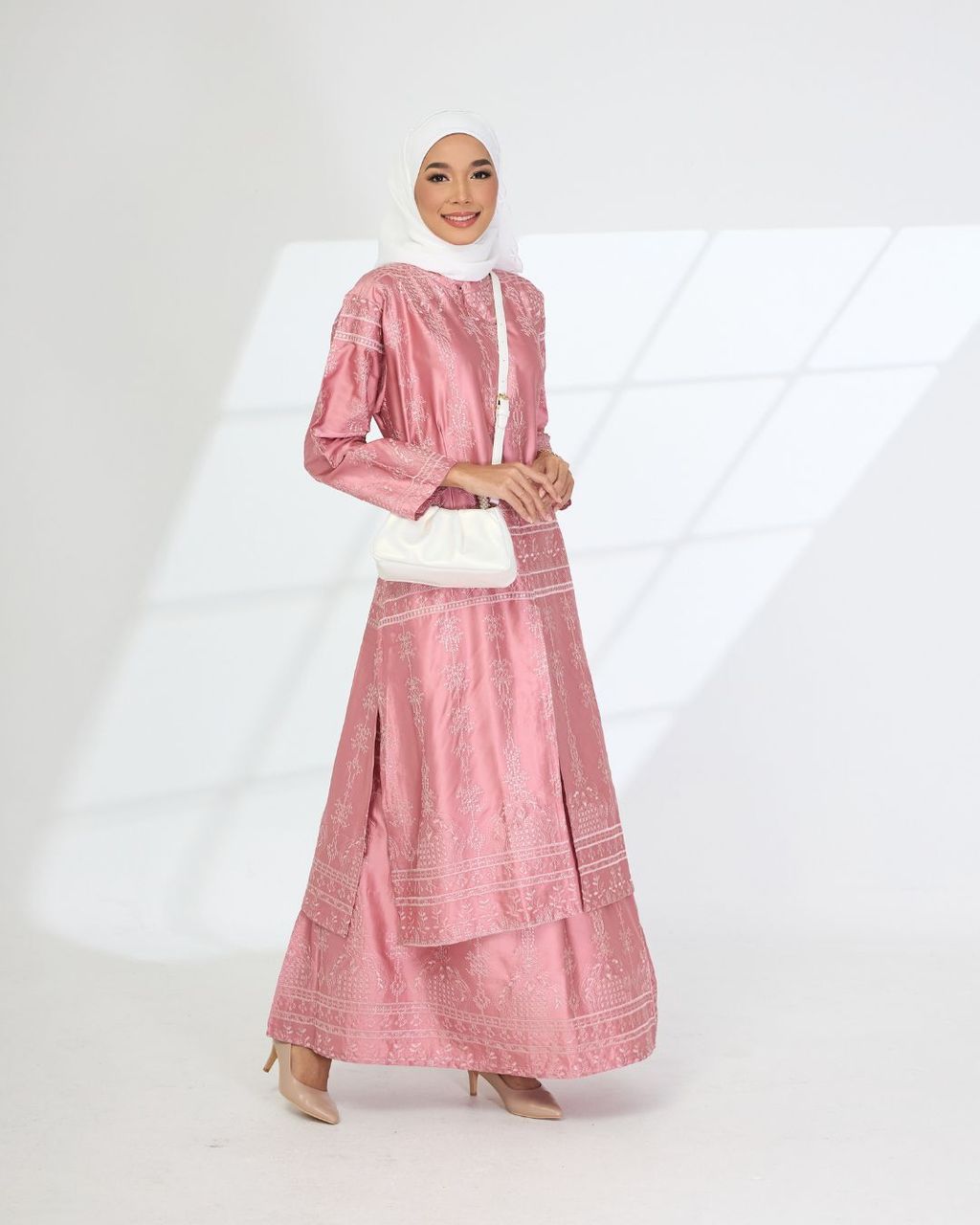 haura-wear-malikha-skirt-set-sulam-embroidery-pario-klasik-tradisional-mini kebaya-fabrik eyelet-raya-muslimah-long-sleeve-baju-skirt-kain-perempuan-baju-sepasang (17)