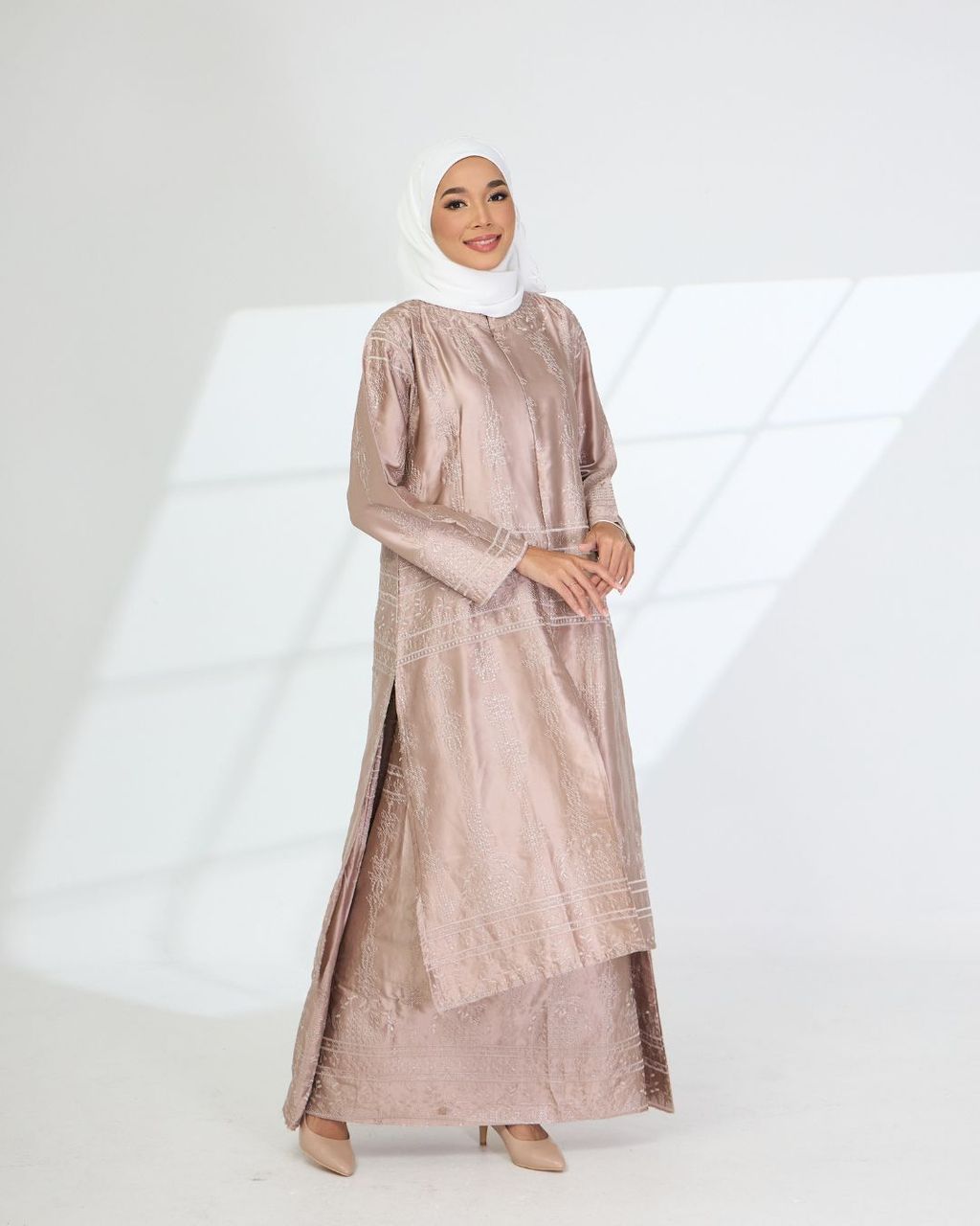 haura-wear-malikha-skirt-set-sulam-embroidery-pario-klasik-tradisional-mini kebaya-fabrik eyelet-raya-muslimah-long-sleeve-baju-skirt-kain-perempuan-baju-sepasang (23)