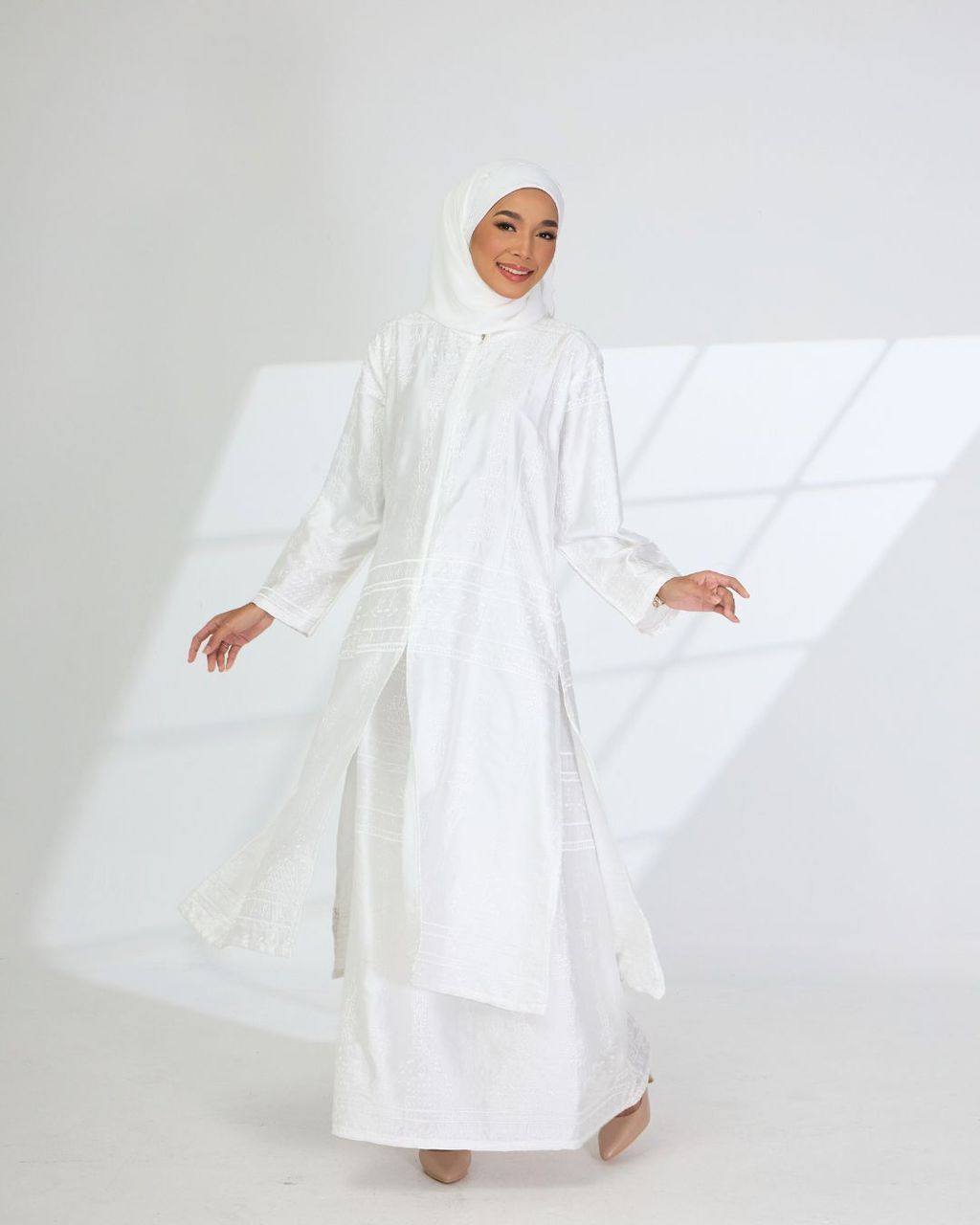haura-wear-malikha-skirt-set-sulam-embroidery-pario-klasik-tradisional-mini kebaya-fabrik eyelet-raya-muslimah-long-sleeve-baju-skirt-kain-perempuan-baju-sepasang (27)