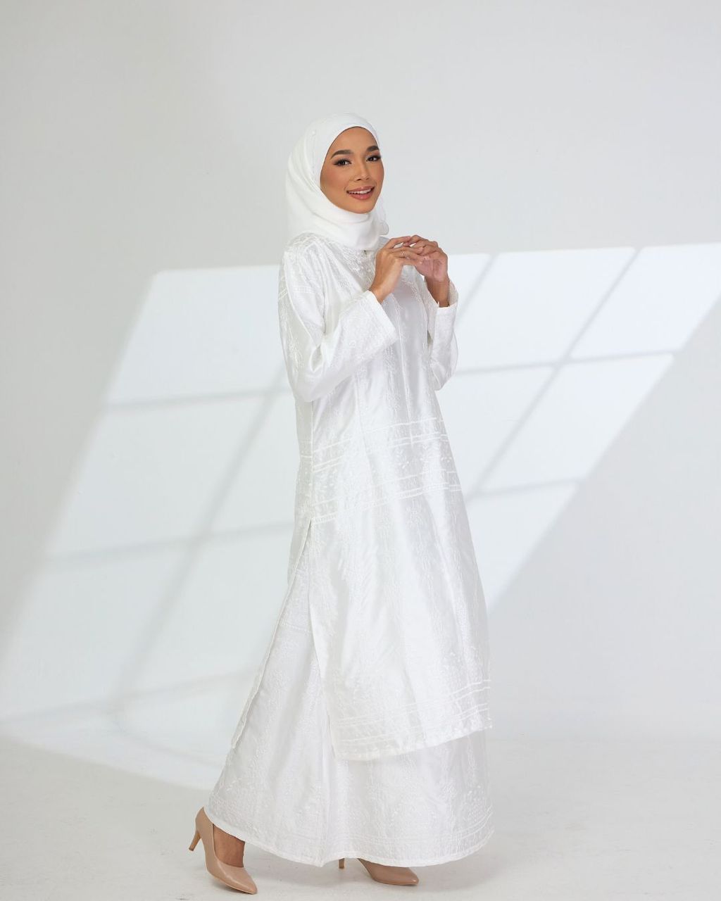 haura-wear-malikha-skirt-set-sulam-embroidery-pario-klasik-tradisional-mini kebaya-fabrik eyelet-raya-muslimah-long-sleeve-baju-skirt-kain-perempuan-baju-sepasang (26)
