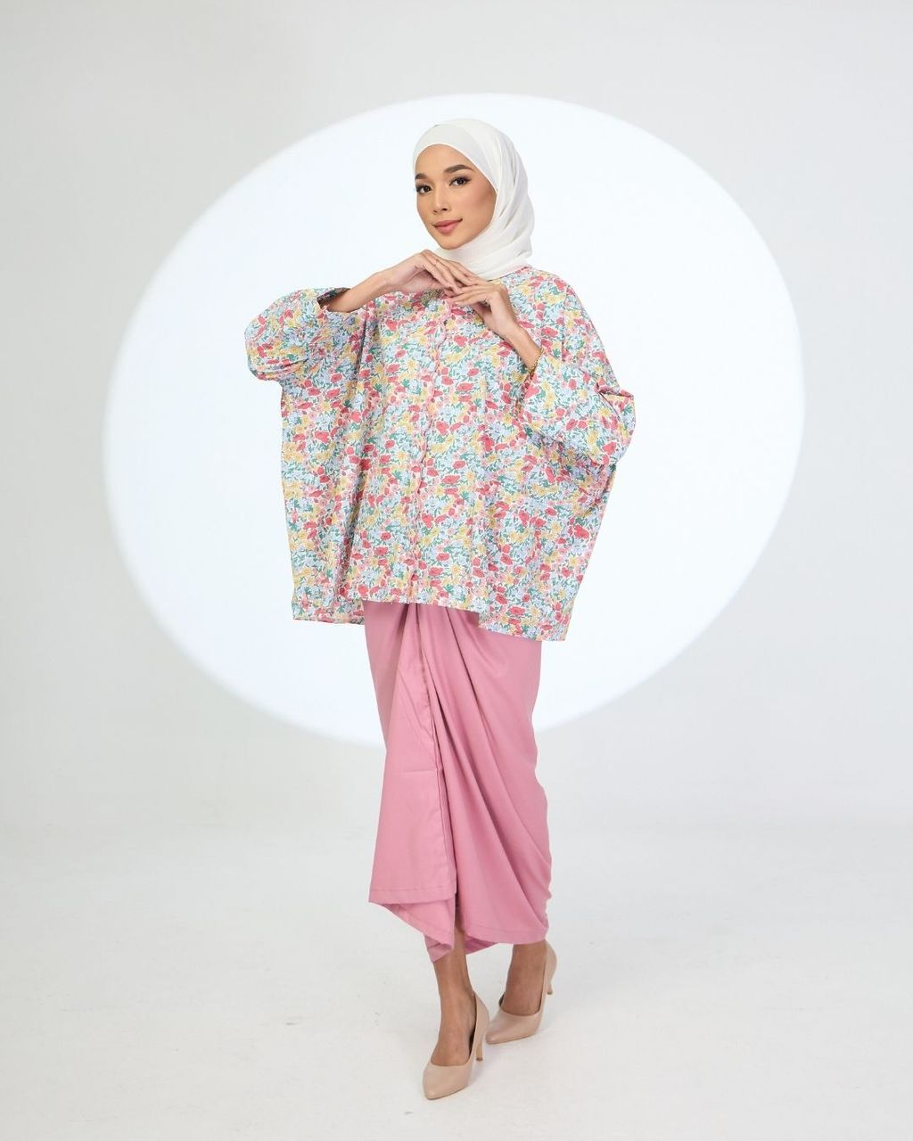 haura-wear-salma-skirt-set-sulam-embroidery-pario-klasik-tradisional-mini kebaya-fabrik eyelet-raya-muslimah-long-sleeve-baju-skirt-kain-perempuan-baju-sepasang (4)