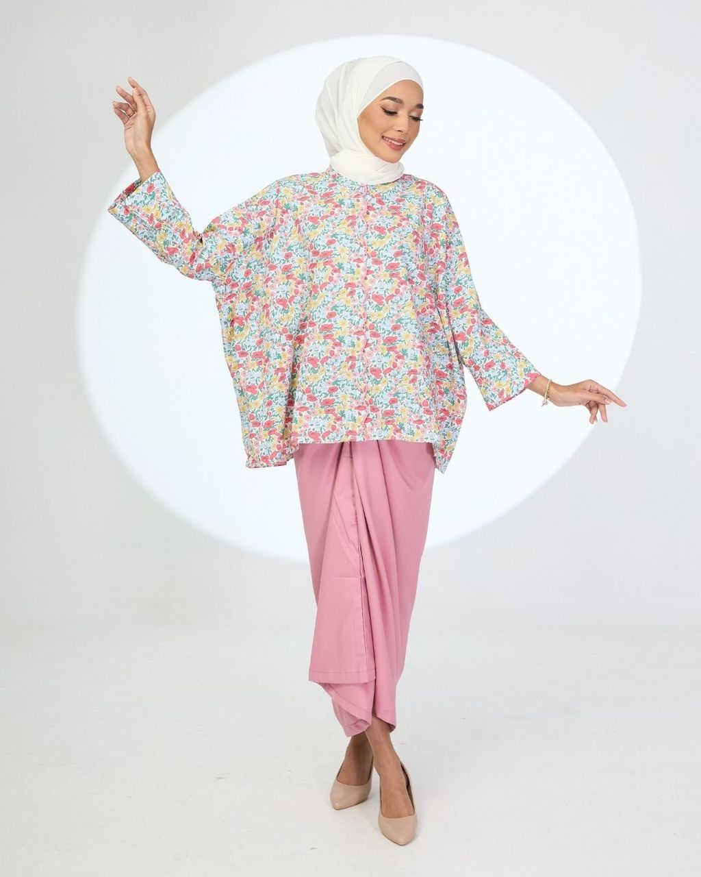haura-wear-salma-skirt-set-sulam-embroidery-pario-klasik-tradisional-mini kebaya-fabrik eyelet-raya-muslimah-long-sleeve-baju-skirt-kain-perempuan-baju-sepasang (5)