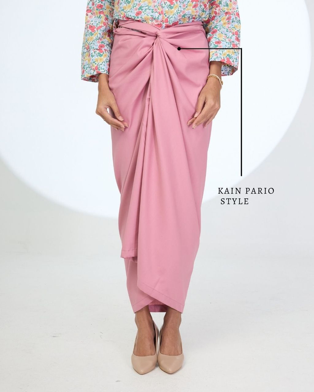haura-wear-salma-skirt-set-sulam-embroidery-pario-klasik-tradisional-mini kebaya-fabrik eyelet-raya-muslimah-long-sleeve-baju-skirt-kain-perempuan-baju-sepasang (9)