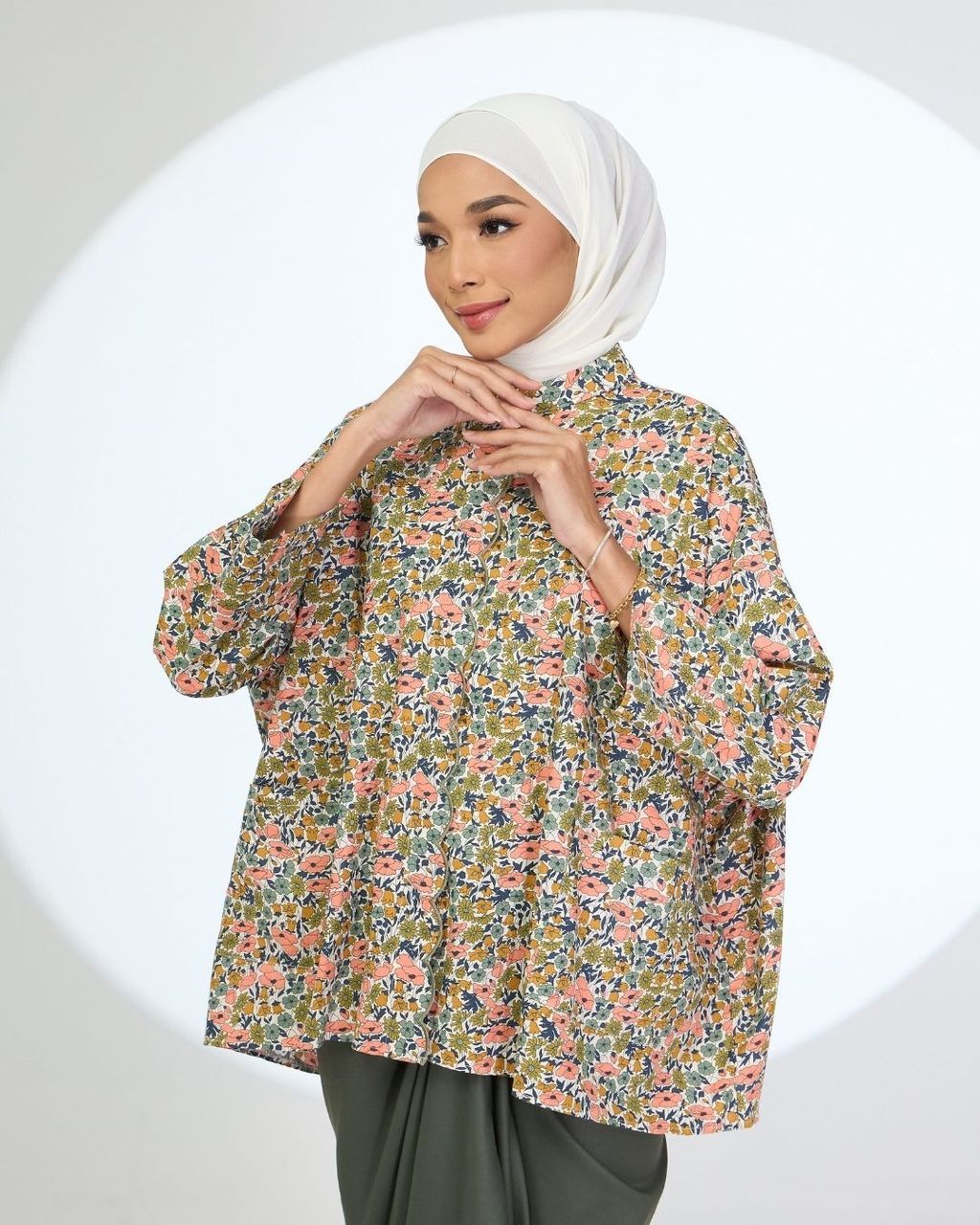 haura-wear-salma-skirt-set-sulam-embroidery-pario-klasik-tradisional-mini kebaya-fabrik eyelet-raya-muslimah-long-sleeve-baju-skirt-kain-perempuan-baju-sepasang (13)