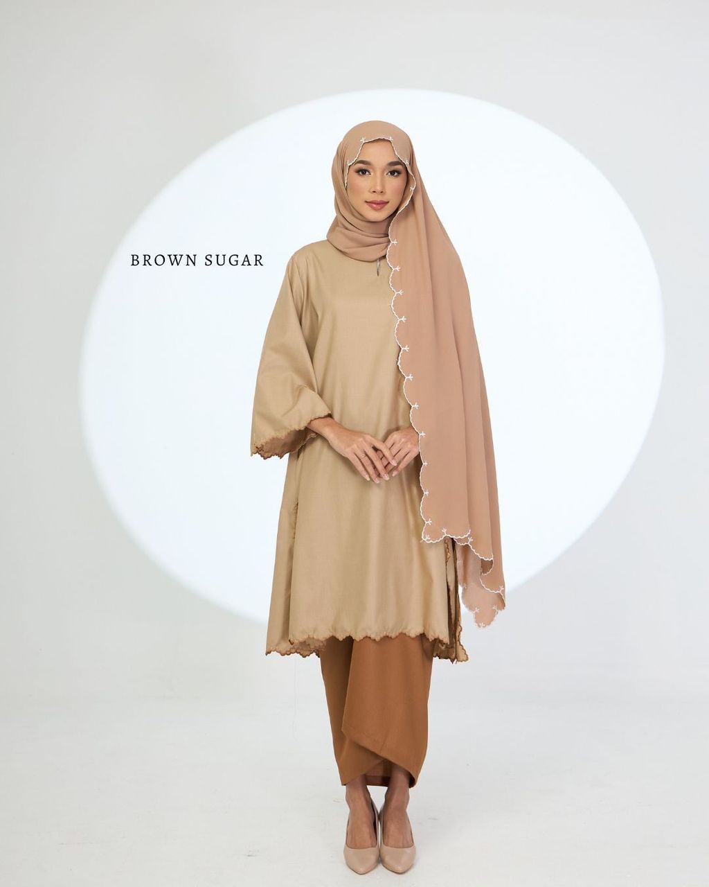haura-wear-dayang-skirt-set-sulam-embroidery-pario-klasik-tradisional-mini kebaya-fabrik eyelet-raya-muslimah-long-sleeve-baju-skirt-kain-perempuan-baju-sepasang (2)