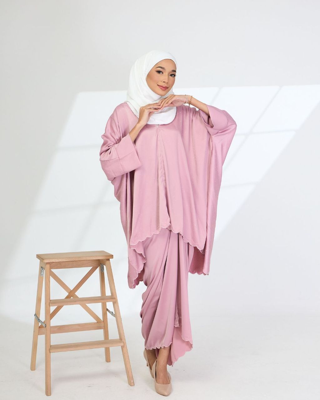 haura-wear-hawwa-skirt-set-sulam-embroidery-pario-klasik-tradisional-mini kebaya-fabrik eyelet-raya-muslimah-long-sleeve-baju-skirt-kain-perempuan-baju-sepasang (1)