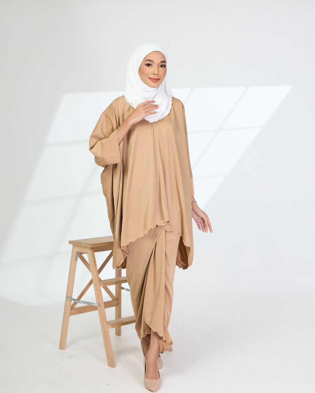 haura-wear-hawwa-skirt-set-sulam-embroidery-pario-klasik-tradisional-mini kebaya-fabrik eyelet-raya-muslimah-long-sleeve-baju-skirt-kain-perempuan-baju-sepasang (14)