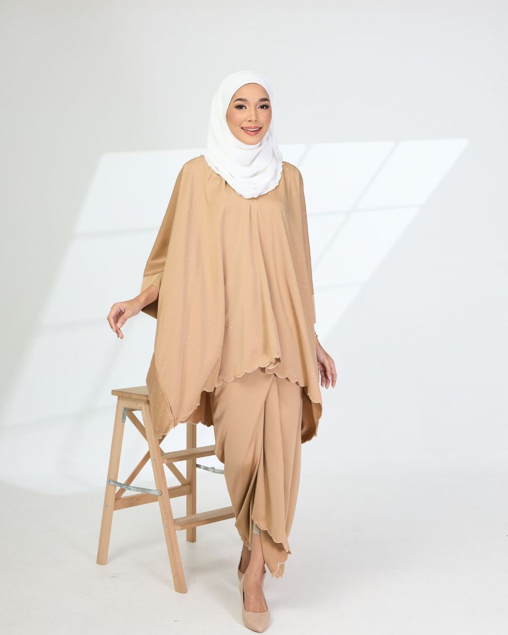 haura-wear-hawwa-skirt-set-sulam-embroidery-pario-klasik-tradisional-mini kebaya-fabrik eyelet-raya-muslimah-long-sleeve-baju-skirt-kain-perempuan-baju-sepasang (13)