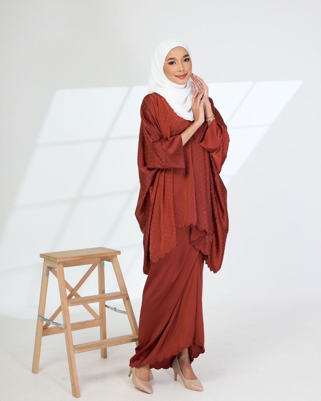 haura-wear-hawwa-skirt-set-sulam-embroidery-pario-klasik-tradisional-mini kebaya-fabrik eyelet-raya-muslimah-long-sleeve-baju-skirt-kain-perempuan-baju-sepasang (20)