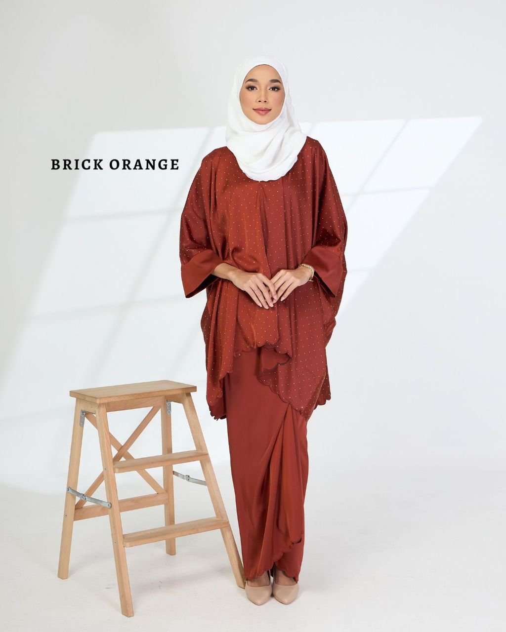haura-wear-hawwa-skirt-set-sulam-embroidery-pario-klasik-tradisional-mini kebaya-fabrik eyelet-raya-muslimah-long-sleeve-baju-skirt-kain-perempuan-baju-sepasang (18)