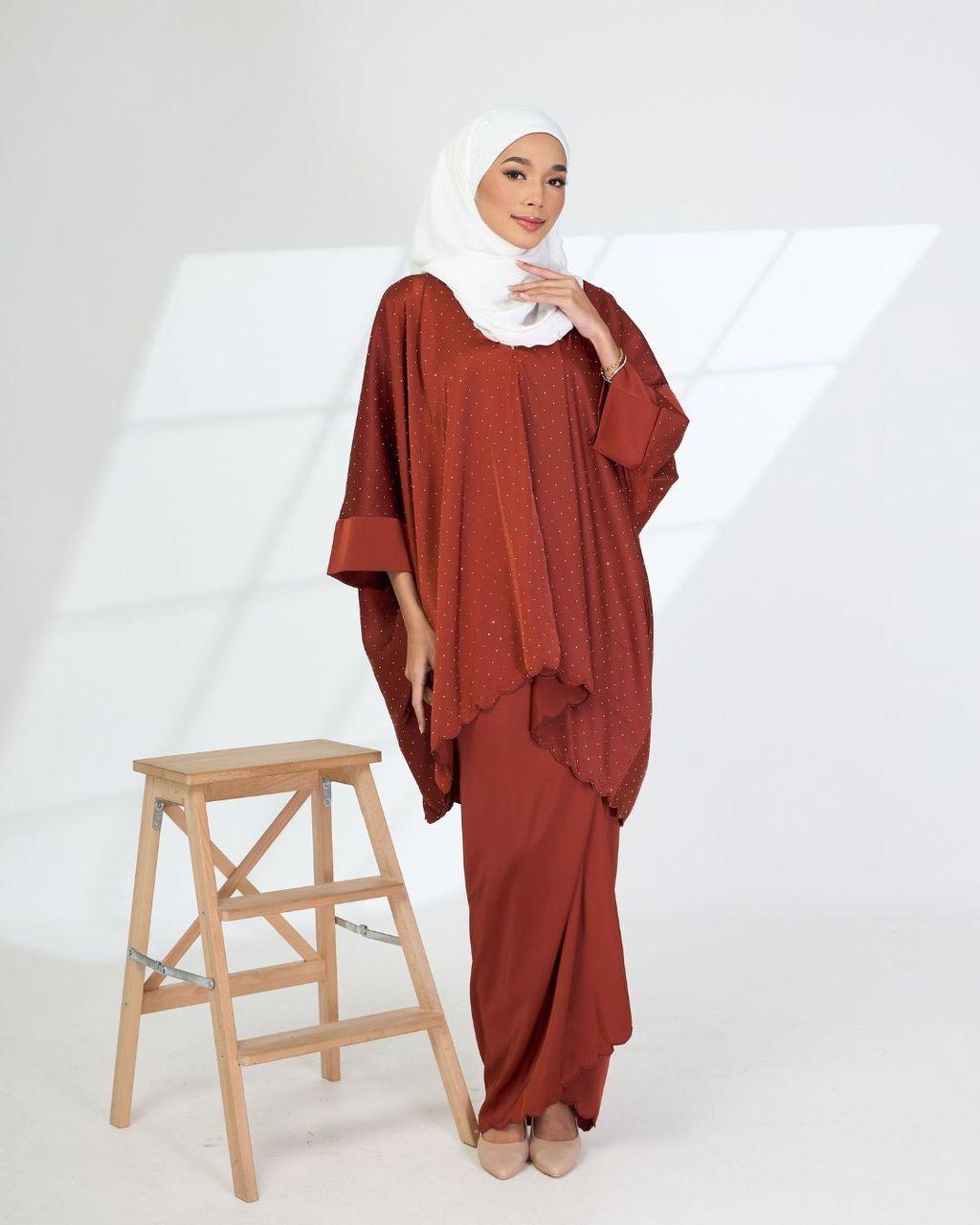 haura-wear-hawwa-skirt-set-sulam-embroidery-pario-klasik-tradisional-mini kebaya-fabrik eyelet-raya-muslimah-long-sleeve-baju-skirt-kain-perempuan-baju-sepasang (19)