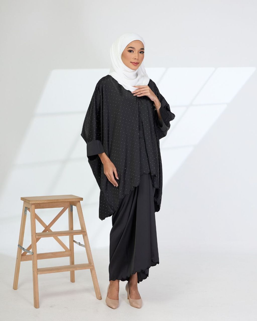 haura-wear-hawwa-skirt-set-sulam-embroidery-pario-klasik-tradisional-mini kebaya-fabrik eyelet-raya-muslimah-long-sleeve-baju-skirt-kain-perempuan-baju-sepasang (25)