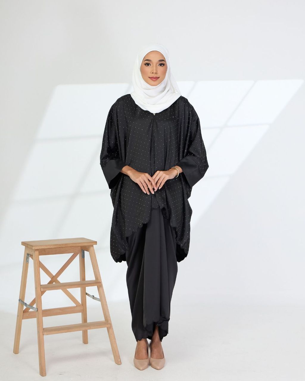 haura-wear-hawwa-skirt-set-sulam-embroidery-pario-klasik-tradisional-mini kebaya-fabrik eyelet-raya-muslimah-long-sleeve-baju-skirt-kain-perempuan-baju-sepasang (24)