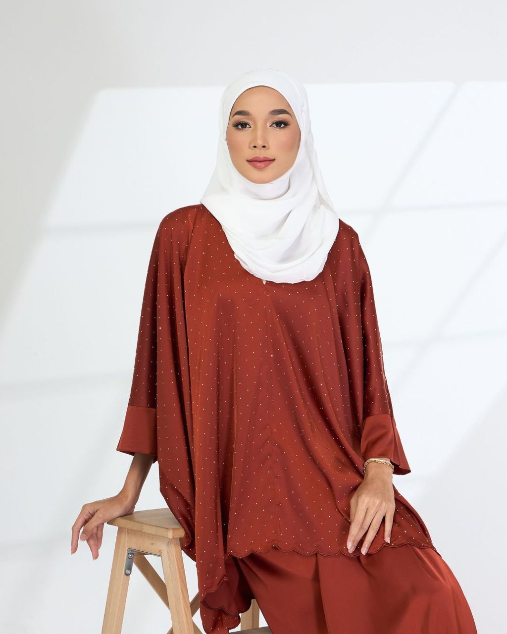 haura-wear-hawwa-skirt-set-sulam-embroidery-pario-klasik-tradisional-mini kebaya-fabrik eyelet-raya-muslimah-long-sleeve-baju-skirt-kain-perempuan-baju-sepasang (21)