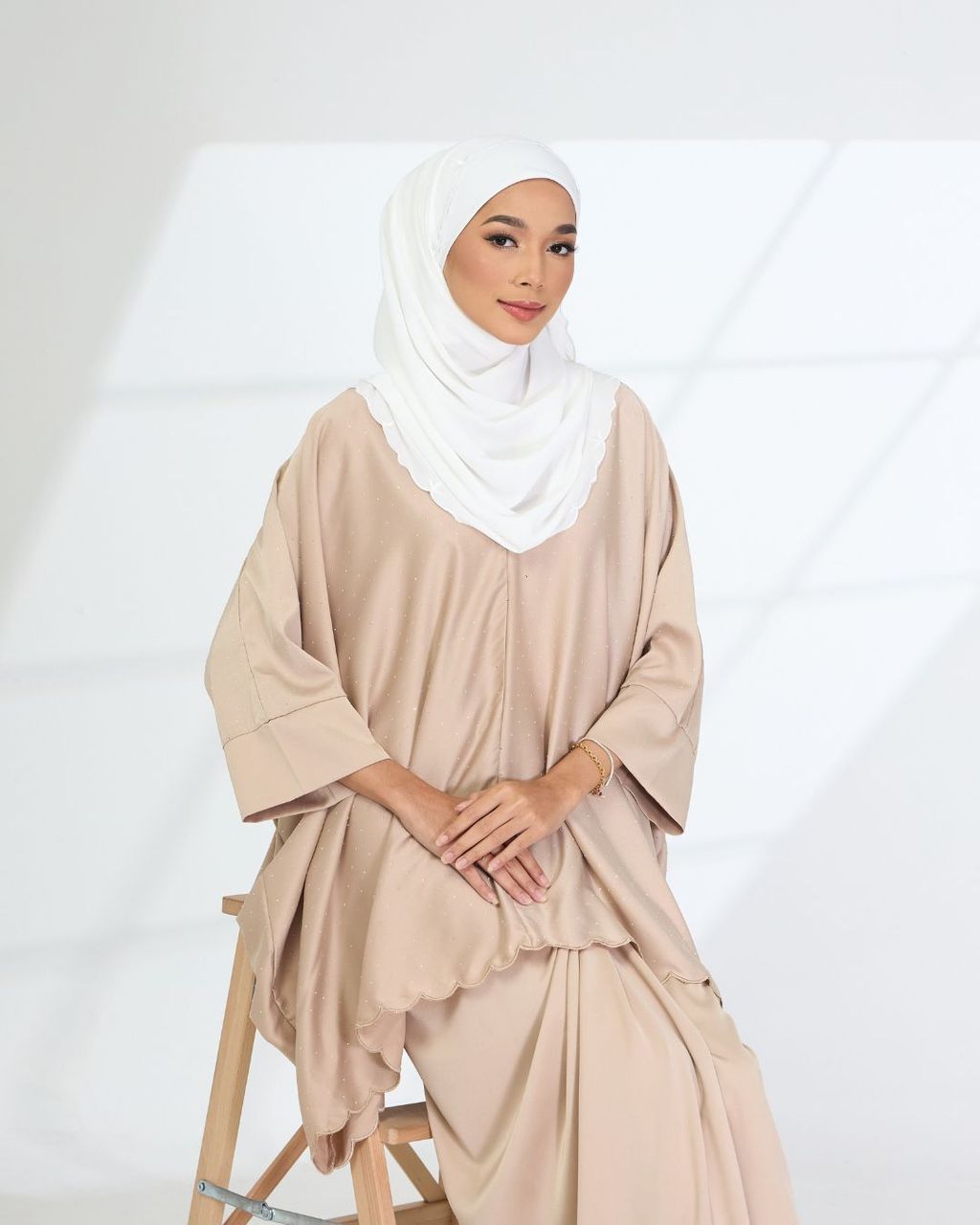 haura-wear-hawwa-skirt-set-sulam-embroidery-pario-klasik-tradisional-mini kebaya-fabrik eyelet-raya-muslimah-long-sleeve-baju-skirt-kain-perempuan-baju-sepasang (11)