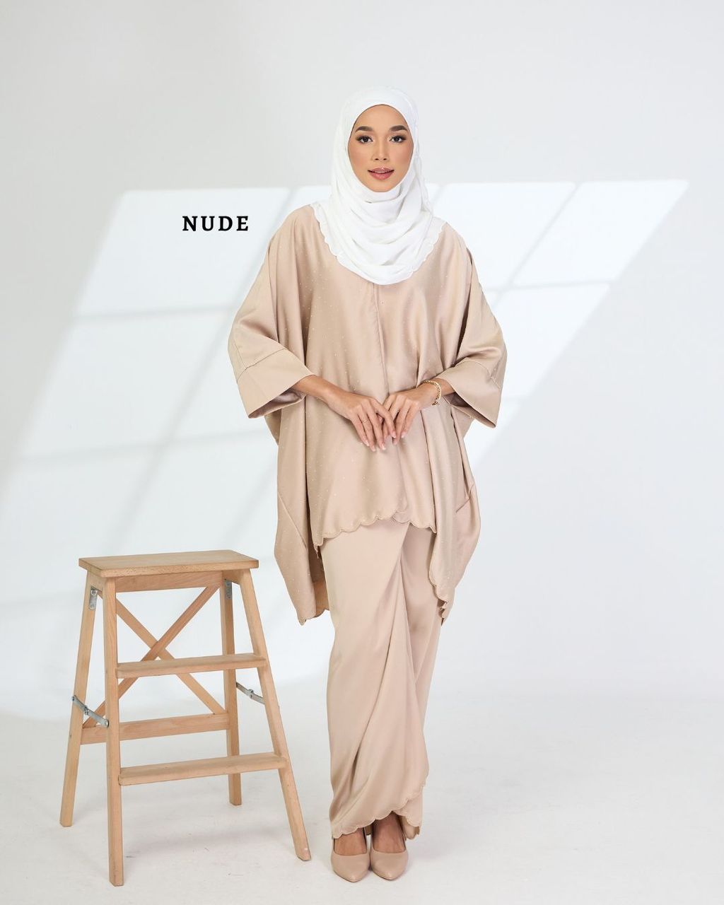 haura-wear-hawwa-skirt-set-sulam-embroidery-pario-klasik-tradisional-mini kebaya-fabrik eyelet-raya-muslimah-long-sleeve-baju-skirt-kain-perempuan-baju-sepasang