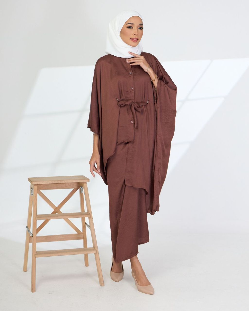 haura-wear-vivy-skirt-set-sulam-embroidery-pario-klasik-tradisional-mini kebaya-fabrik eyelet-raya-muslimah-long-sleeve-baju-skirt-kain-perempuan-baju-sepasang (4)