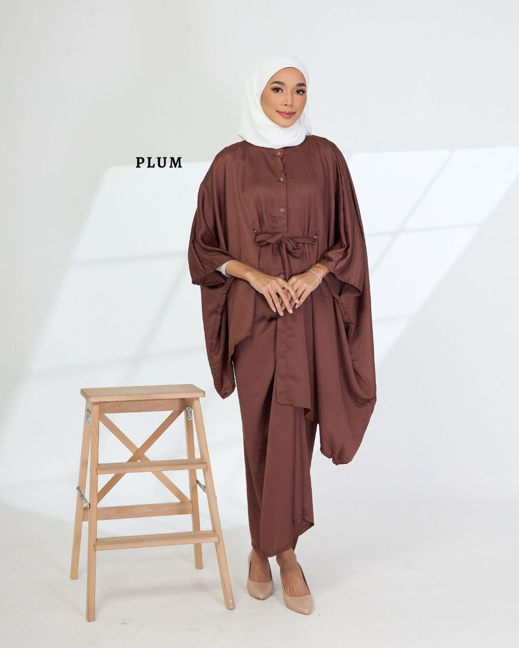 haura-wear-vivy-skirt-set-sulam-embroidery-pario-klasik-tradisional-mini kebaya-fabrik eyelet-raya-muslimah-long-sleeve-baju-skirt-kain-perempuan-baju-sepasang (3)