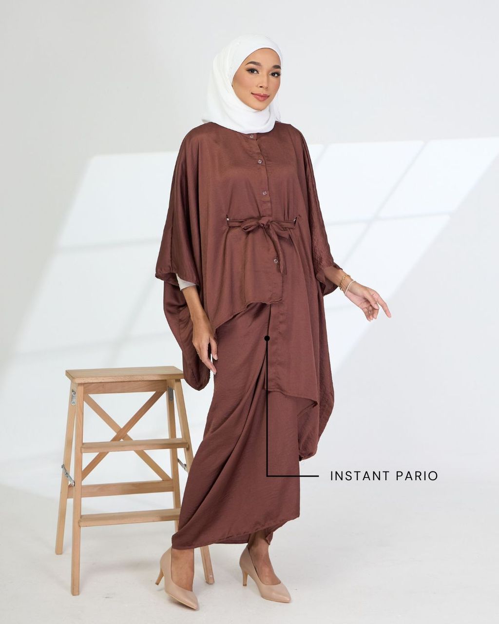 haura-wear-vivy-skirt-set-sulam-embroidery-pario-klasik-tradisional-mini kebaya-fabrik eyelet-raya-muslimah-long-sleeve-baju-skirt-kain-perempuan-baju-sepasang (5)
