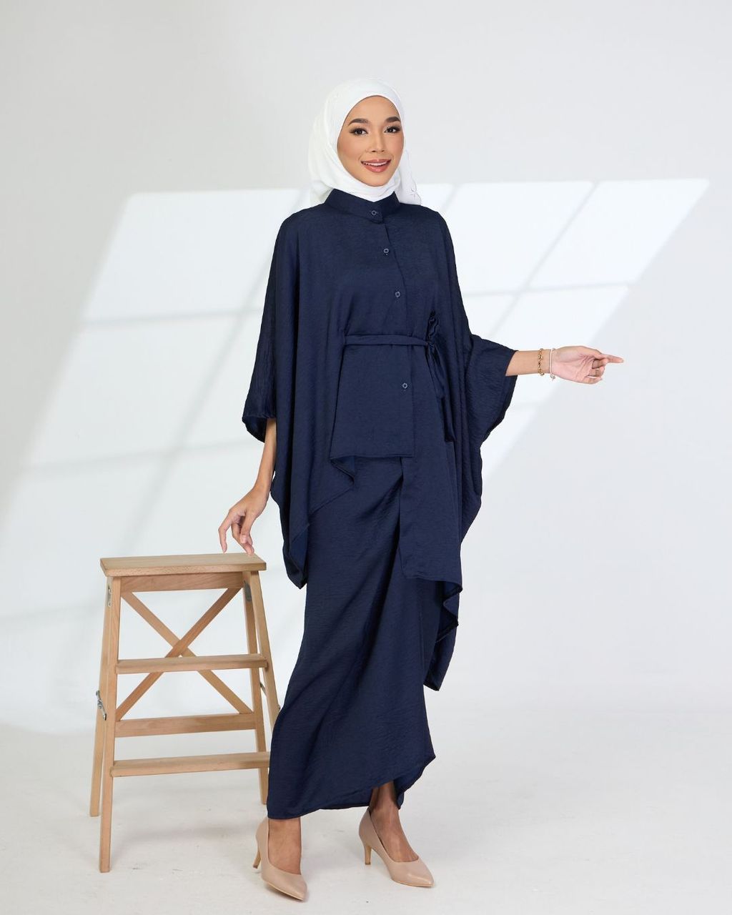 haura-wear-vivy-skirt-set-sulam-embroidery-pario-klasik-tradisional-mini kebaya-fabrik eyelet-raya-muslimah-long-sleeve-baju-skirt-kain-perempuan-baju-sepasang (17)