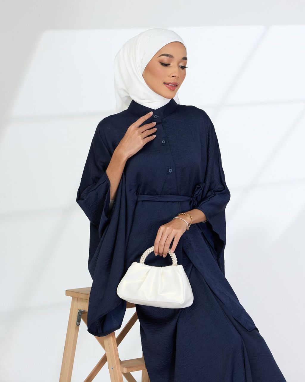 haura-wear-vivy-skirt-set-sulam-embroidery-pario-klasik-tradisional-mini kebaya-fabrik eyelet-raya-muslimah-long-sleeve-baju-skirt-kain-perempuan-baju-sepasang (20)
