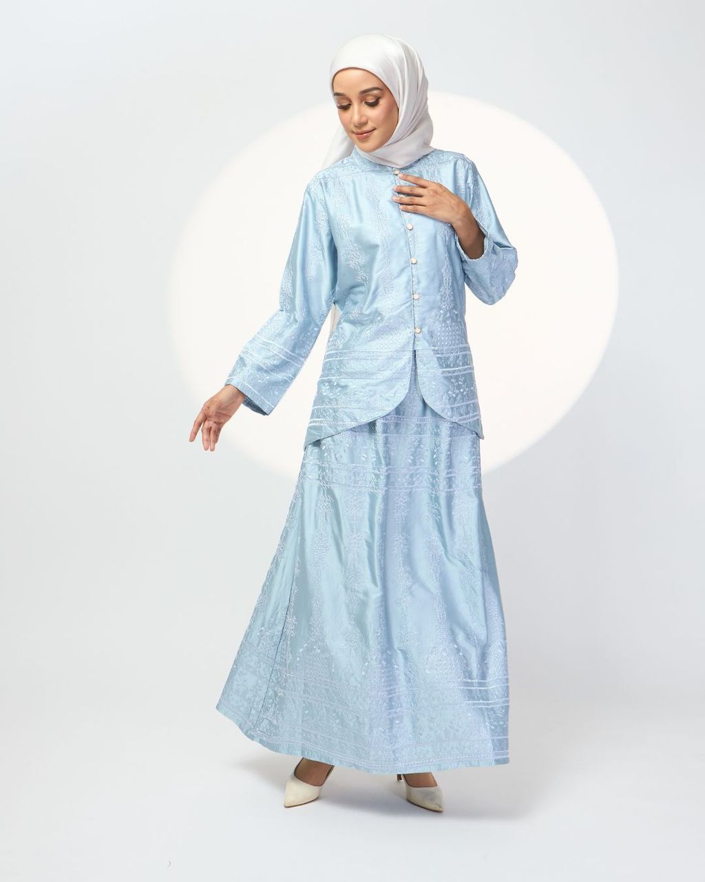 haura-wear-mikayla-skirt-set-sulam-embroidery-pario-klasik-tradisional-mini kebaya-fabrik eyelet-raya-muslimah-long-sleeve-baju-skirt-kain-perempuan-baju-sepasang (3)