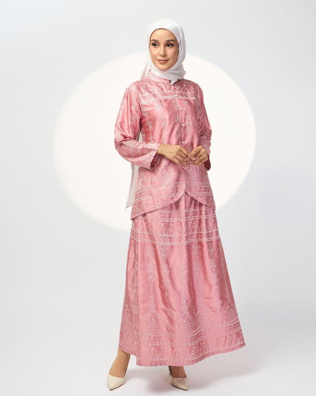 haura-wear-mikayla-skirt-set-sulam-embroidery-pario-klasik-tradisional-mini kebaya-fabrik eyelet-raya-muslimah-long-sleeve-baju-skirt-kain-perempuan-baju-sepasang (19)