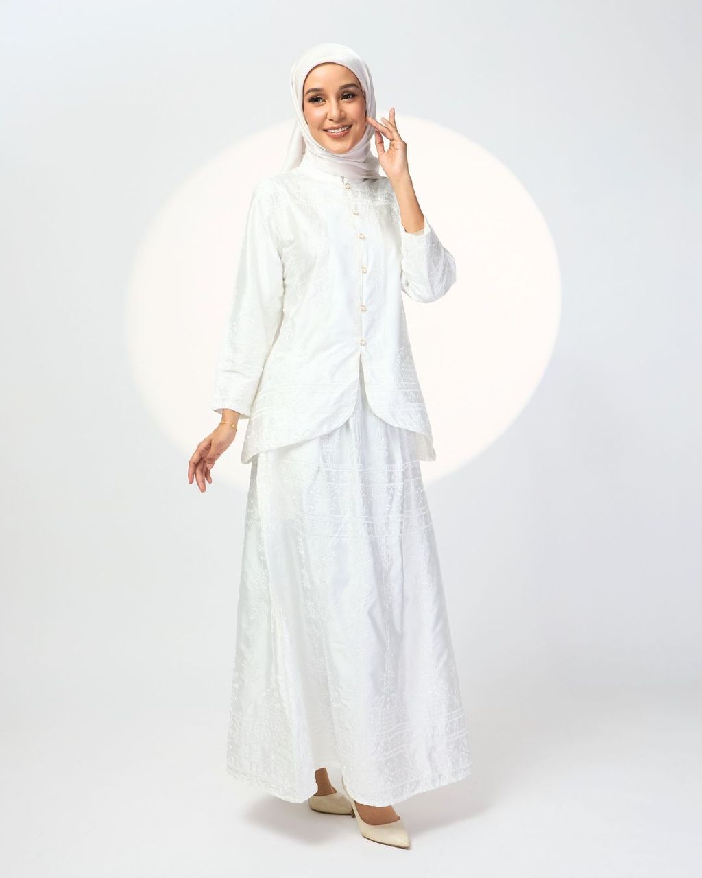 haura-wear-mikayla-skirt-set-sulam-embroidery-pario-klasik-tradisional-mini kebaya-fabrik eyelet-raya-muslimah-long-sleeve-baju-skirt-kain-perempuan-baju-sepasang (24)