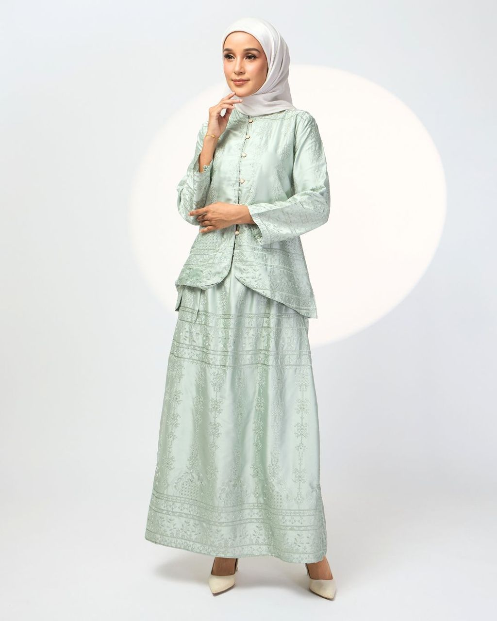 haura-wear-mikayla-skirt-set-sulam-embroidery-pario-klasik-tradisional-mini kebaya-fabrik eyelet-raya-muslimah-long-sleeve-baju-skirt-kain-perempuan-baju-sepasang (29)