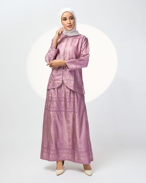 haura-wear-mikayla-skirt-set-sulam-embroidery-pario-klasik-tradisional-mini kebaya-fabrik eyelet-raya-muslimah-long-sleeve-baju-skirt-kain-perempuan-baju-sepasang (15)