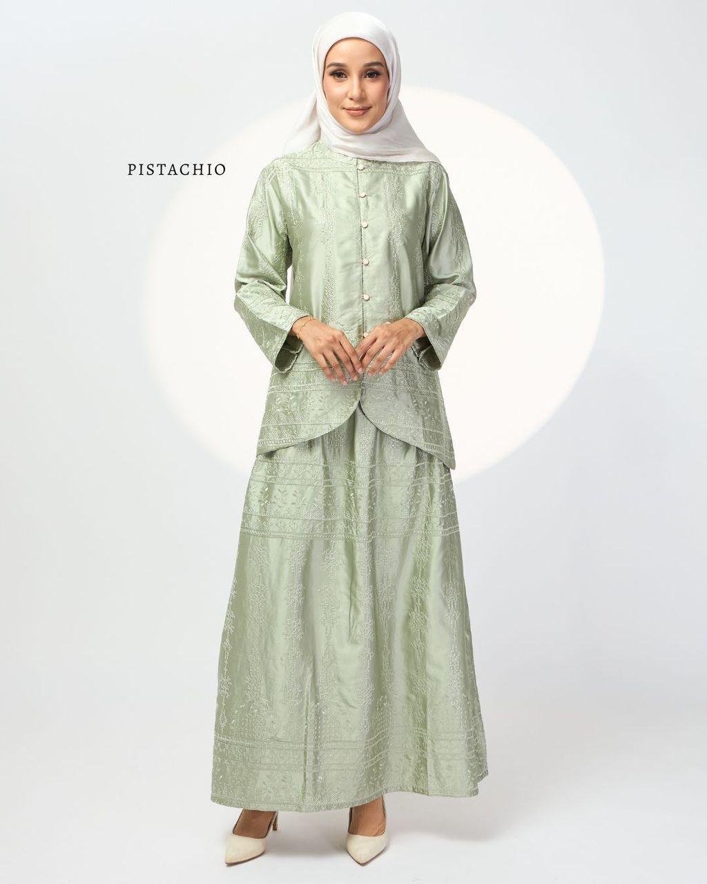 haura-wear-mikayla-skirt-set-sulam-embroidery-pario-klasik-tradisional-mini kebaya-fabrik eyelet-raya-muslimah-long-sleeve-baju-skirt-kain-perempuan-baju-sepasang (36)