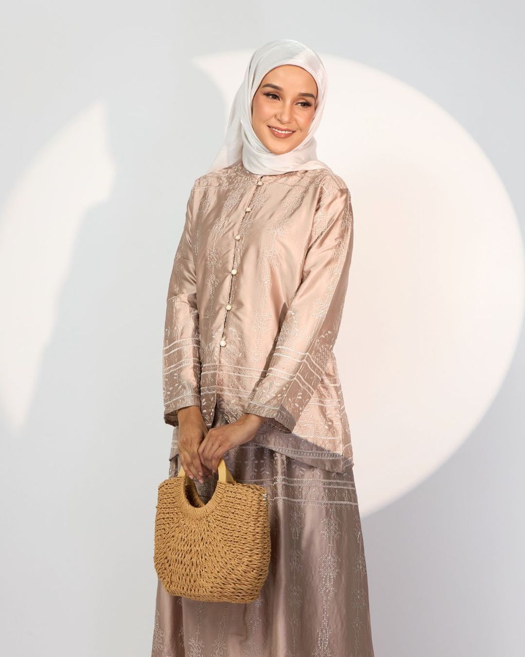 haura-wear-mikayla-skirt-set-sulam-embroidery-pario-klasik-tradisional-mini kebaya-fabrik eyelet-raya-muslimah-long-sleeve-baju-skirt-kain-perempuan-baju-sepasang (35)