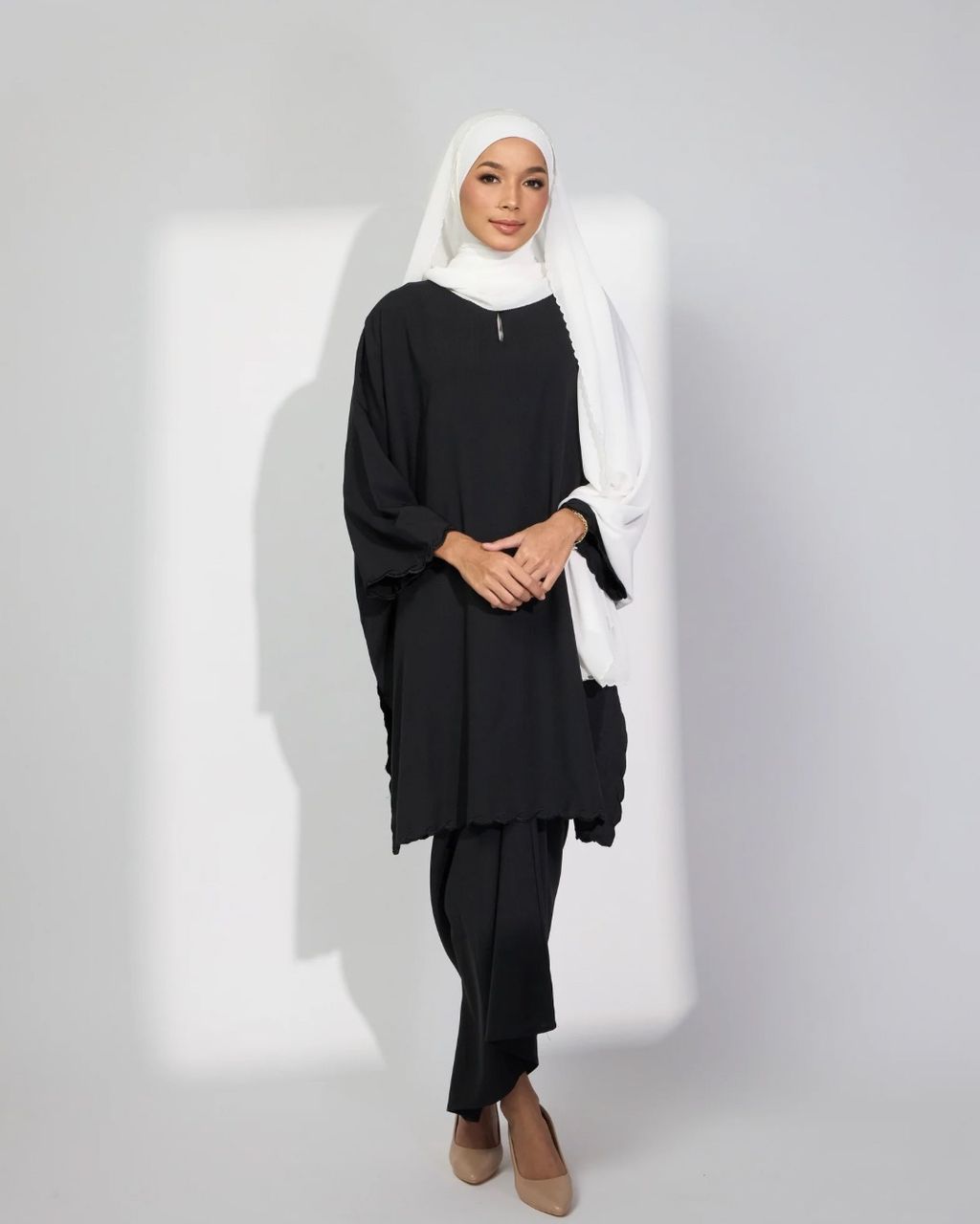 haura-wear-eidra-skirt-set-sulam-embroidery-pario-klasik-tradisional-mini kebaya-fabrik eyelet-raya-muslimah-long-sleeve-baju-skirt-kain-perempuan-baju-sepasang (4)