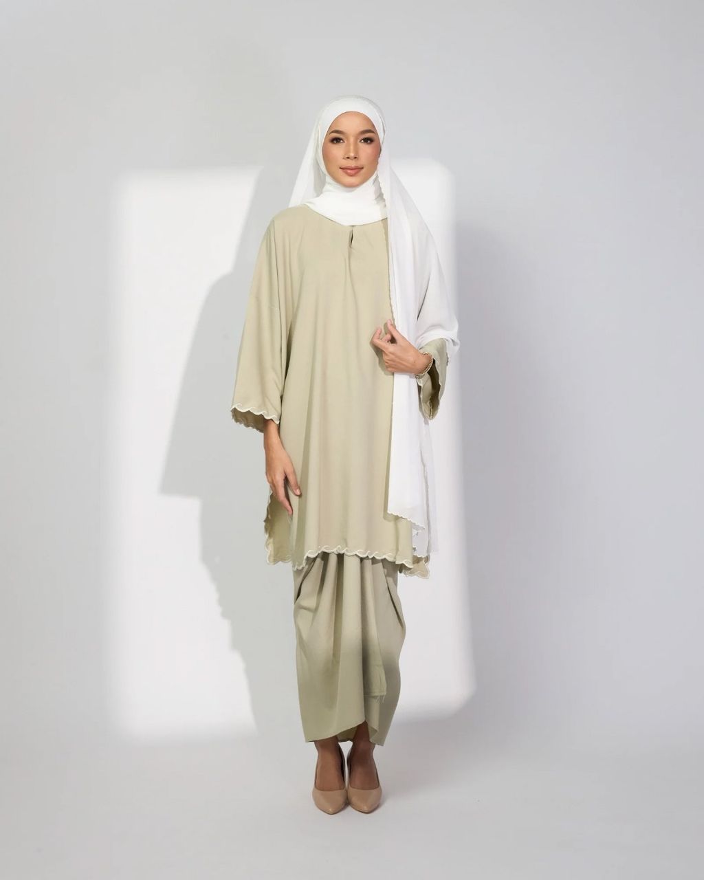 haura-wear-eidra-skirt-set-sulam-embroidery-pario-klasik-tradisional-mini kebaya-fabrik eyelet-raya-muslimah-long-sleeve-baju-skirt-kain-perempuan-baju-sepasang (6)
