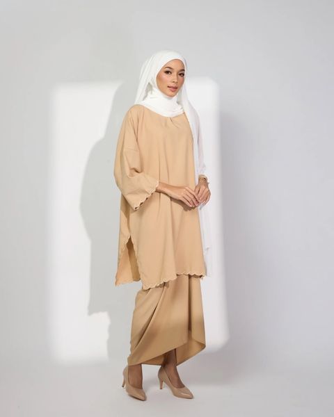 haura-wear-eidra-skirt-set-sulam-embroidery-pario-klasik-tradisional-mini kebaya-fabrik eyelet-raya-muslimah-long-sleeve-baju-skirt-kain-perempuan-baju-sepasang (20)
