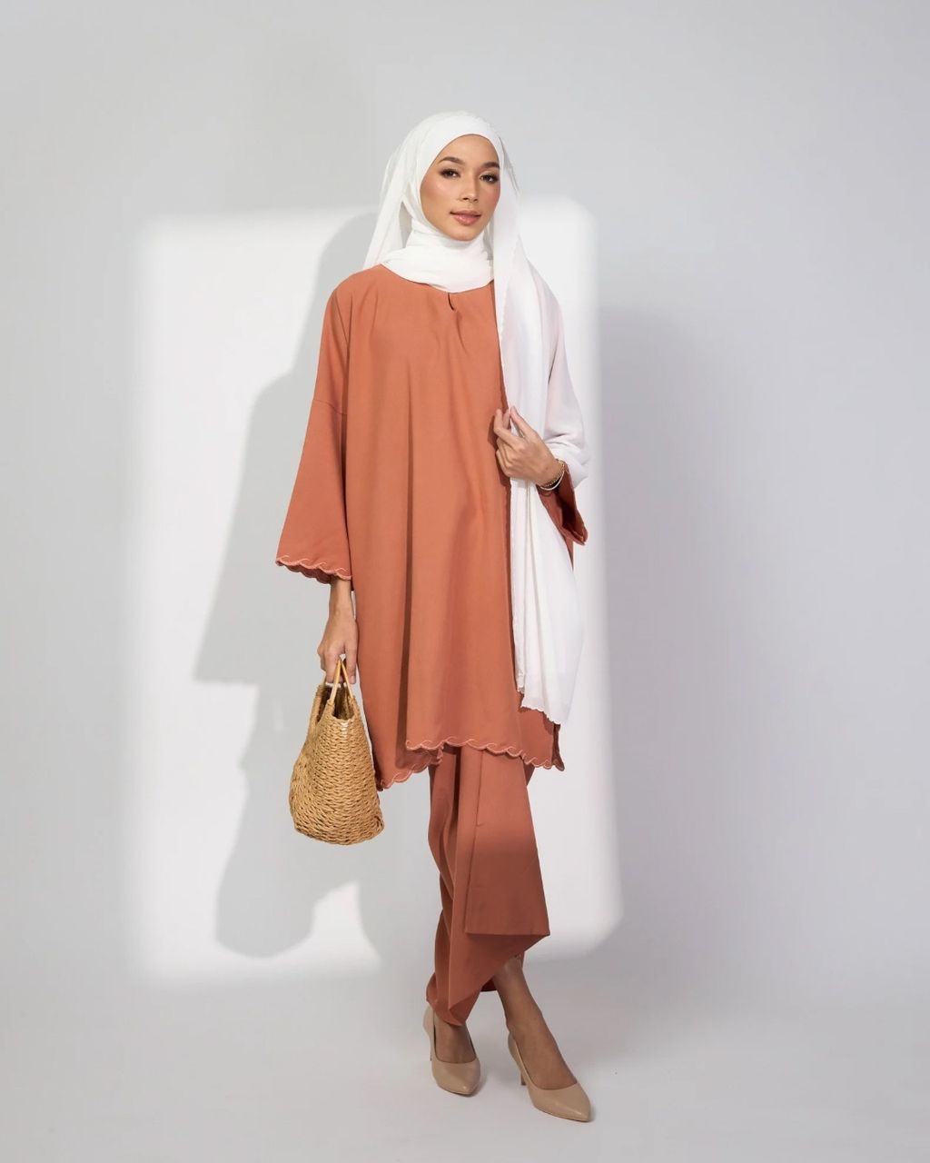 haura-wear-eidra-skirt-set-sulam-embroidery-pario-klasik-tradisional-mini kebaya-fabrik eyelet-raya-muslimah-long-sleeve-baju-skirt-kain-perempuan-baju-sepasang (16)