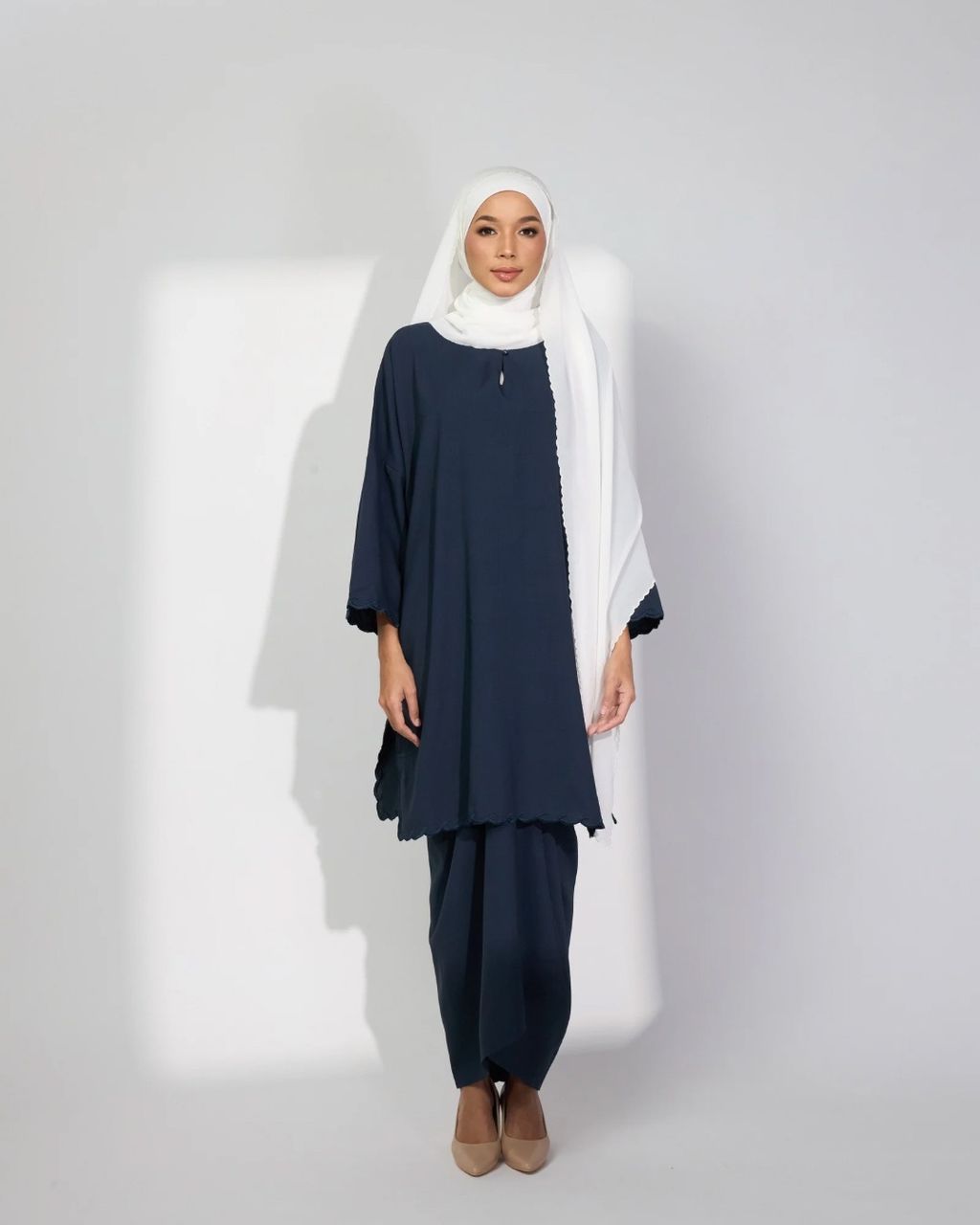 haura-wear-eidra-skirt-set-sulam-embroidery-pario-klasik-tradisional-mini kebaya-fabrik eyelet-raya-muslimah-long-sleeve-baju-skirt-kain-perempuan-baju-sepasang (22)