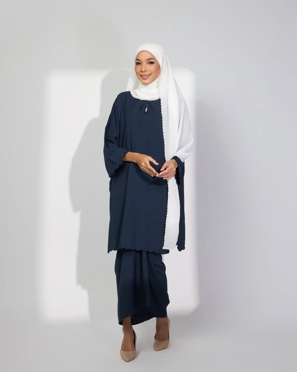 haura-wear-eidra-skirt-set-sulam-embroidery-pario-klasik-tradisional-mini kebaya-fabrik eyelet-raya-muslimah-long-sleeve-baju-skirt-kain-perempuan-baju-sepasang (23)