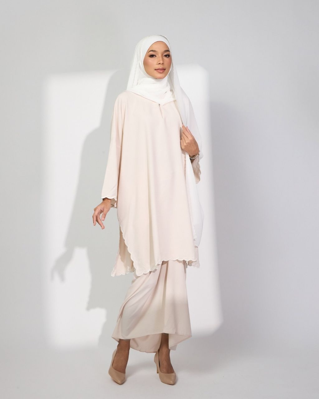 haura-wear-eidra-skirt-set-sulam-embroidery-pario-klasik-tradisional-mini kebaya-fabrik eyelet-raya-muslimah-long-sleeve-baju-skirt-kain-perempuan-baju-sepasang (35)