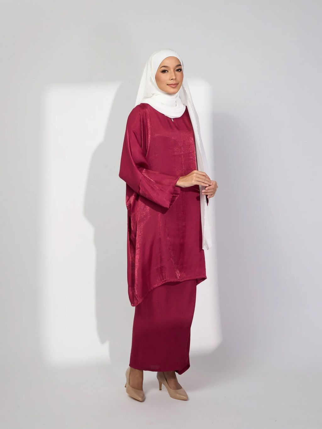 haura-wear-dewi-skirt-set-sulam-embroidery-pario-klasik-tradisional-mini kebaya-fabrik eyelet-raya-muslimah-long-sleeve-baju-skirt-kain-perempuan-baju-sepasang (5)