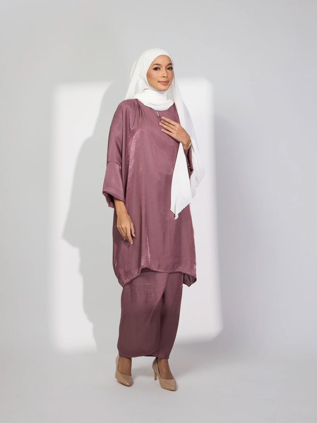 haura-wear-dewi-skirt-set-sulam-embroidery-pario-klasik-tradisional-mini kebaya-fabrik eyelet-raya-muslimah-long-sleeve-baju-skirt-kain-perempuan-baju-sepasang (12)